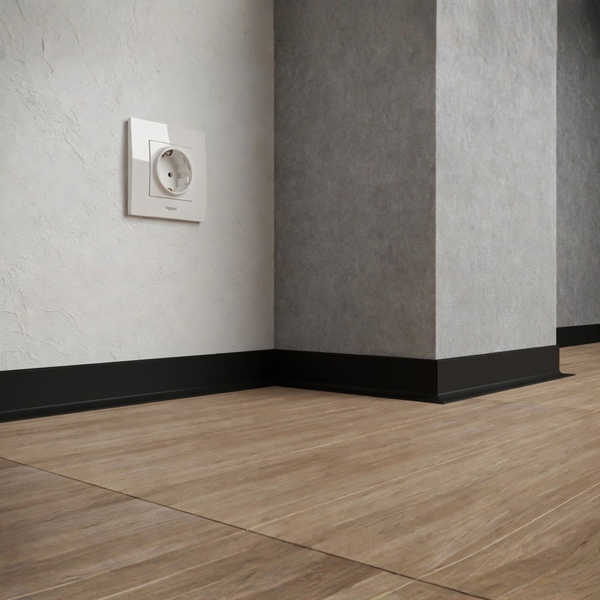 ASP38 "Arrow" Aluminum Skirting Board (Black)